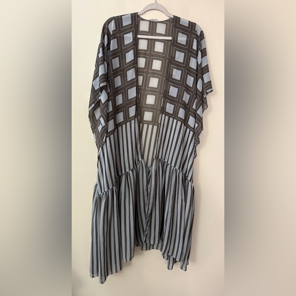 Easel Taupe and White Geometric Pattern Kimono Duster, size M Oversized